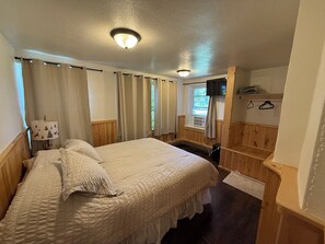 3 عدّة غرف نوم ومكواة/لوح كي وواي فاي مجانًا وملاءات أسرّة