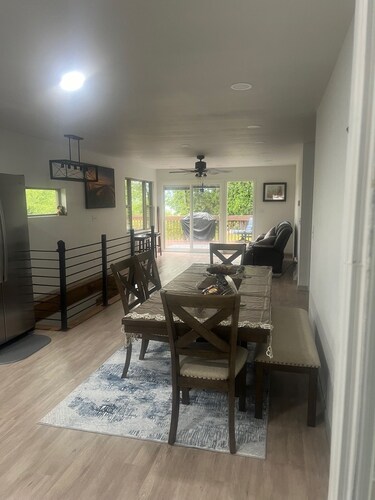 Charming 3-bedroom cottage with a river view in the bluffs just south of Lansing