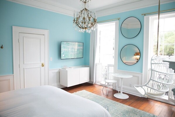 Iron/ironing board, free WiFi, bed sheets