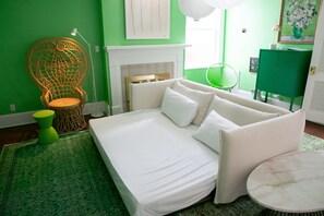Iron/ironing board, free WiFi, bed sheets