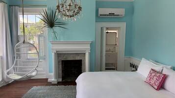 Een strijkplank/strijkijzer, gratis wifi, beddengoed