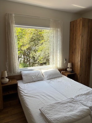 Classic-Doppel- oder -Zweibettzimmer, Gartenblick | Zimmersafe, Bügeleisen/Bügelbrett, kostenloses WLAN