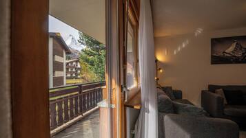 Comfort Condo, Balcony, Mountain View | Terrace/patio