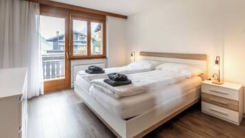 Comfort Condo, Balcony, Mountain View | Desk, soundproofing, free WiFi