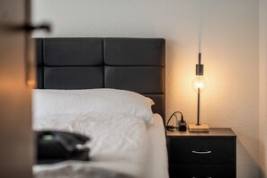 Comfort Condo, Balcony, Mountain View | Desk, soundproofing, free WiFi