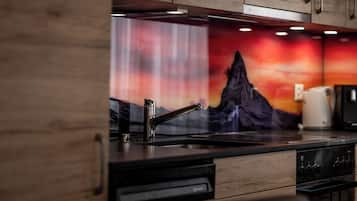 Comfort Condo, Balcony, Mountain View | Private kitchen | Coffee/tea maker, full-sized fridge, oven, stovetop