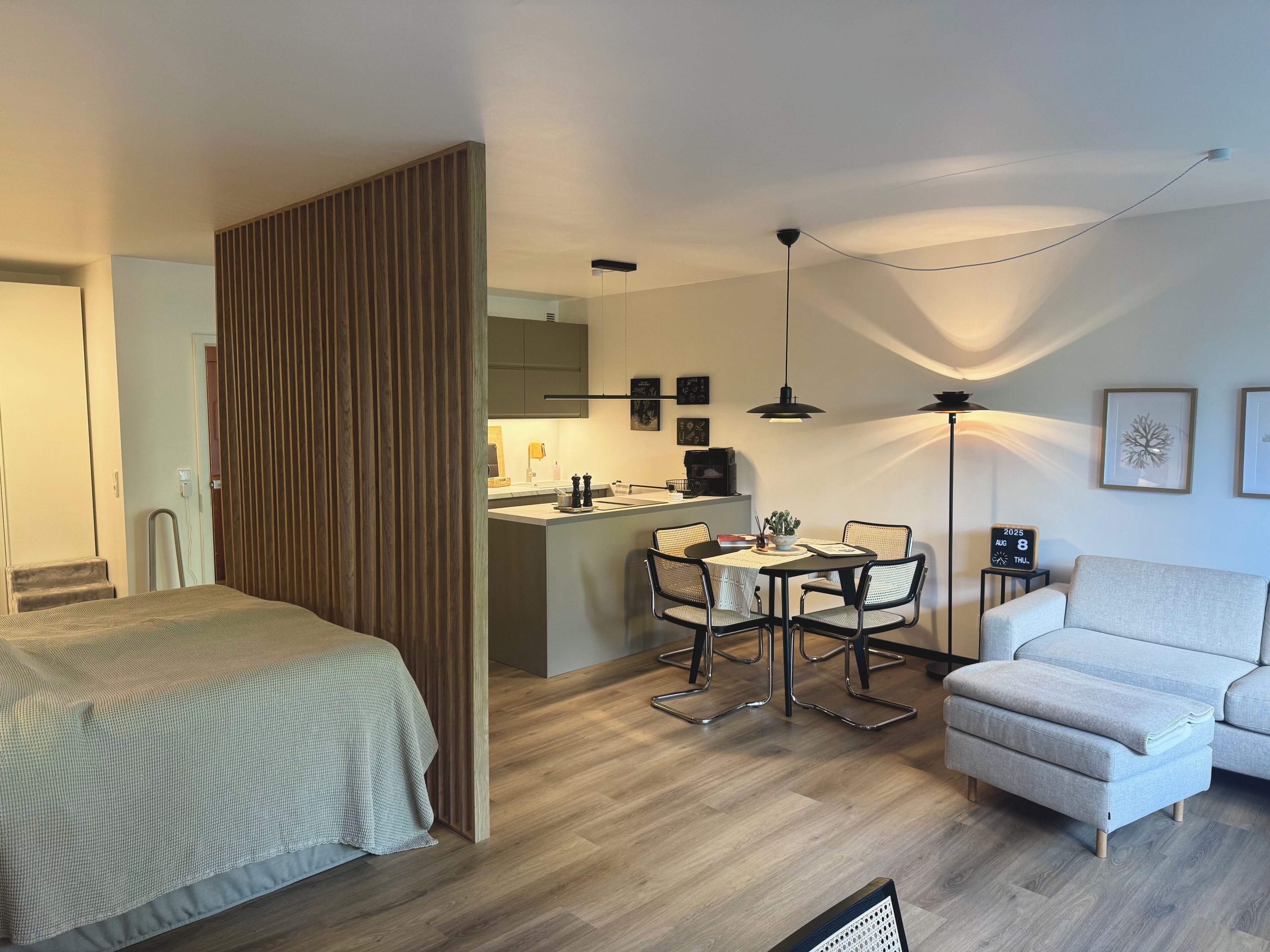 1 bedroom, bed sheets