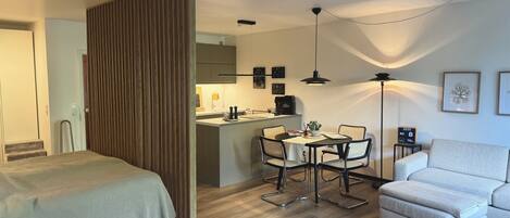 1 bedroom, bed sheets