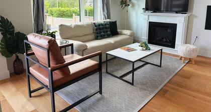 Roger & May's Cabin in Vancouver