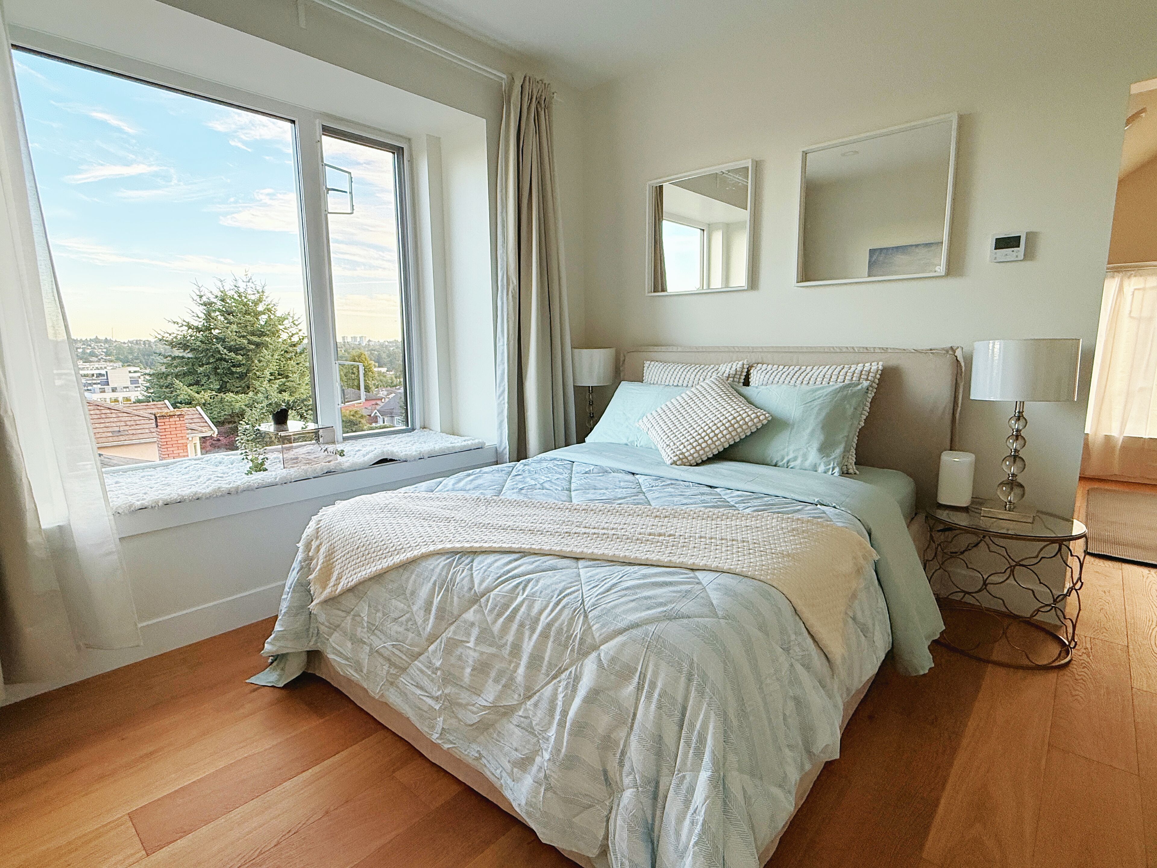 4 bedrooms, desk, iron/ironing board, WiFi