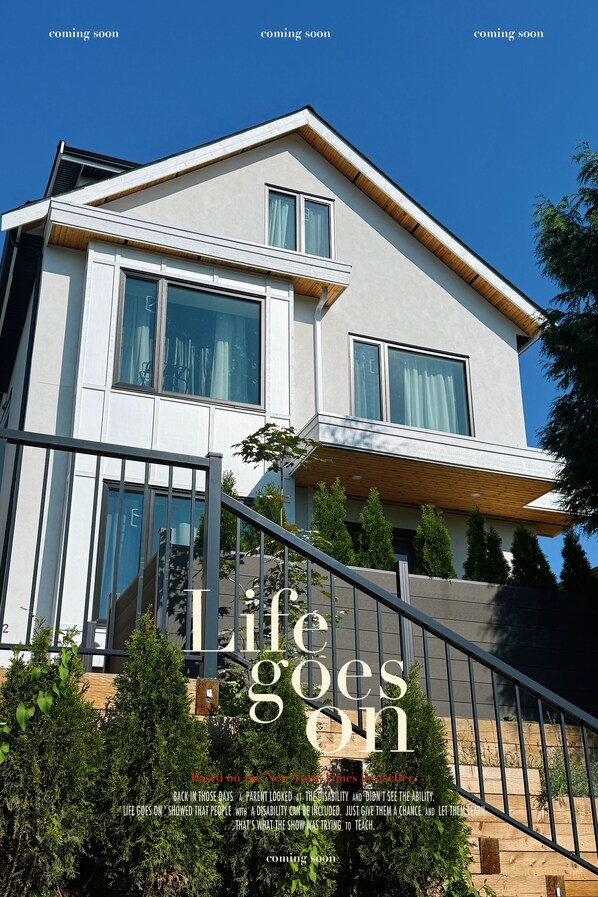 Exterior detail - Roger & May's Cabin in Vancouver (Vancouver)