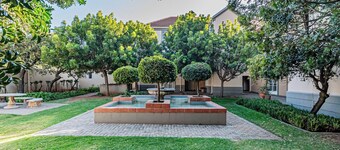 Loft on Grosvenor
Modern 1 bedroom loft apartment in Hatfield, Pretoria