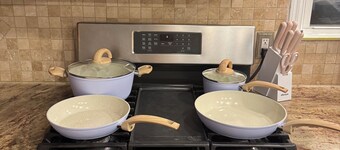 3 Bedroom 1st Floor Apartment with Parking - 30 Min to NYC & Stadiums