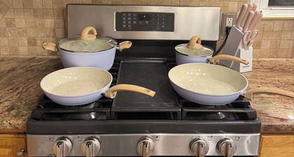 3 Bedroom 1st Floor Apartment with Parking - 30 Min to NYC & Stadiums