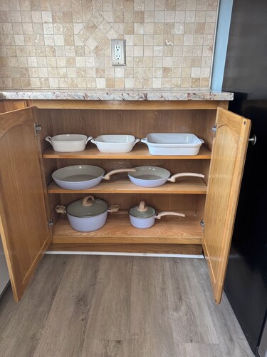 3 Bedroom 1st Floor Apartment with Parking - 30 min to NYC • 15 min to MetLife 