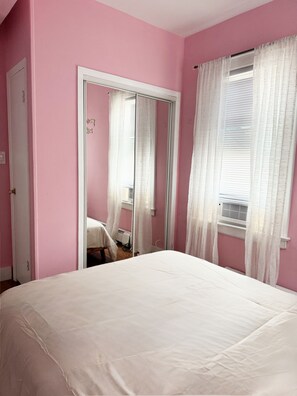 2 chambres, fer et planche Ă repasser, Wi-Fi, literie fournie