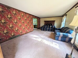 Living area - Big house in a quiet neighborhood, close to grocery and resteraunts, 6 mi to HOF (Canton)