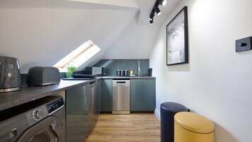 Microwave, dishwasher