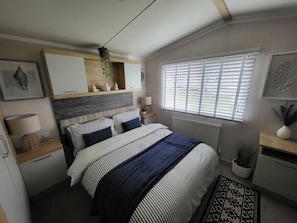 2 habitaciones, decoración personalizada y muebles diferentes