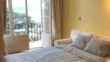 1 bedroom, desk, WiFi, bed sheets