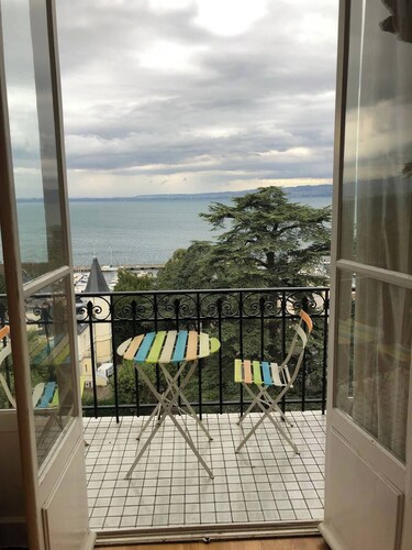 Standing apartment Evian les Bains, lake view and covered parking lot
