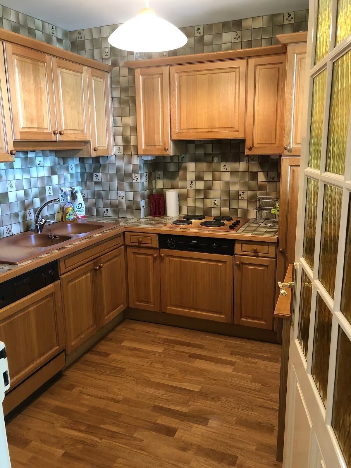 Køleskab, mikrobølgeovn, ovn, kogeplade