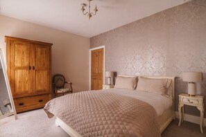 2 chambres, fer et planche à repasser, lit parapluie, Wi-Fi