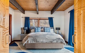 4 habitaciones, tabla de planchar con plancha, wifi y ropa de cama 