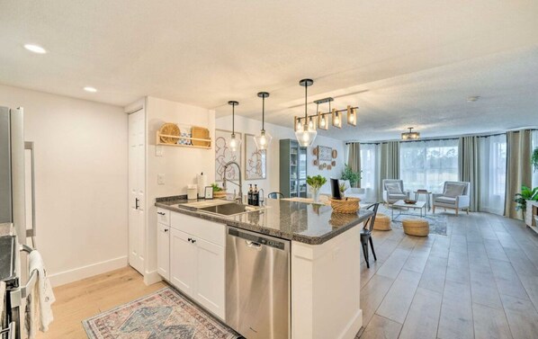 Microwave, oven, stovetop, dishwasher - Spacious 3-bedroom apartment in wonderful Kissimmee (Kissimmee)