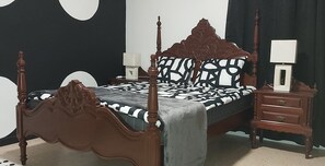 Doppelzimmer, eigenes Bad | Individuell dekoriert, individuell eingerichtet, Verdunkelungsvorhänge