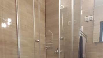 双人房 | 浴室 | 免费洗浴用品、吹风机、毛巾、洗发水