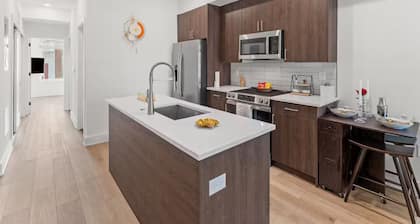 Modern 2BR/2BA Condo with Rooftop Lounge