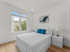 2 habitaciones, tabla de planchar con plancha, wifi y ropa de cama 