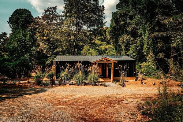 المنشأة من الخارج