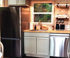 Oven, stovetop, dishwasher