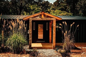 Exterior - Private Couples Retreat Scenic Hottub -Fireplace (Fannin County)