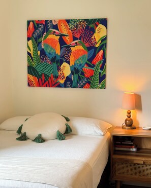 Iron/ironing board, internet, bed sheets