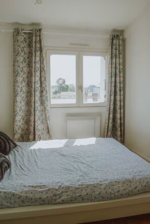 5 bedrooms, iron/ironing board, Internet, bed sheets