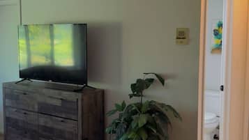 1 bedroom, bed sheets