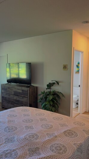 1 bedroom, bed sheets