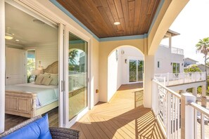 4 bedrooms, in-room safe, iron/ironing board, WiFi