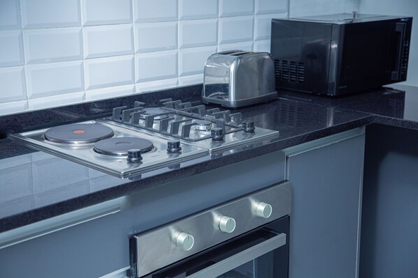 Een magnetron, een oven, een kookplaat