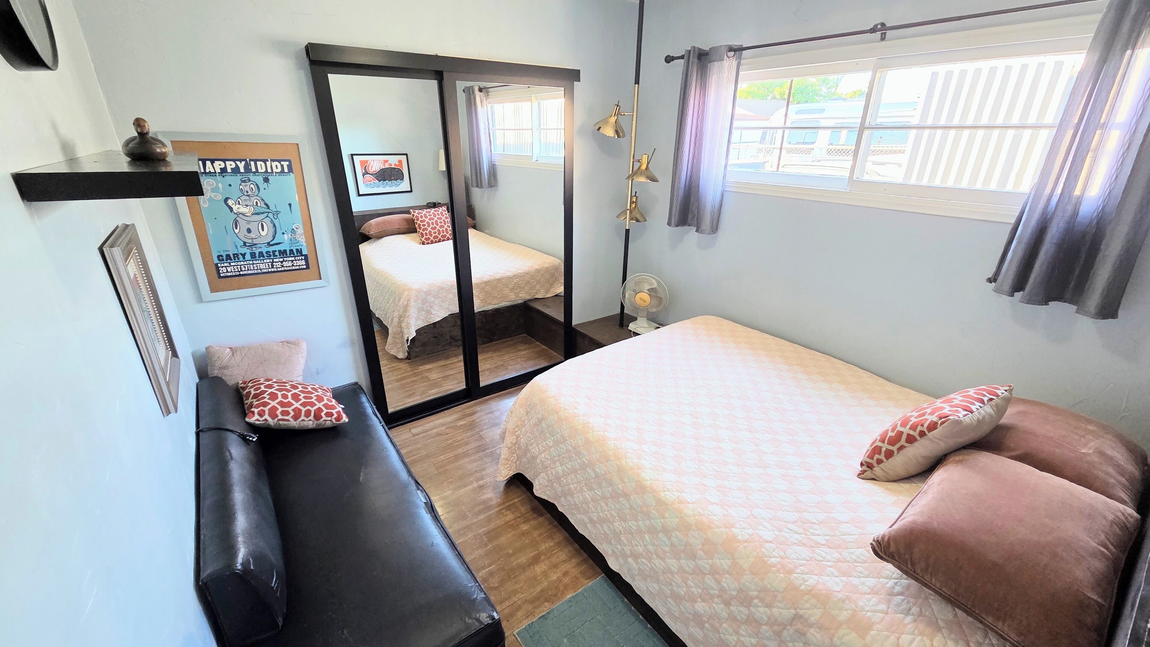 2 bedrooms, iron/ironing board, internet, bed sheets