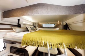 1 bedroom, bed sheets
