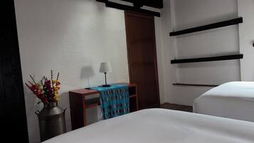 5 bedrooms, iron/ironing board, WiFi, bed sheets