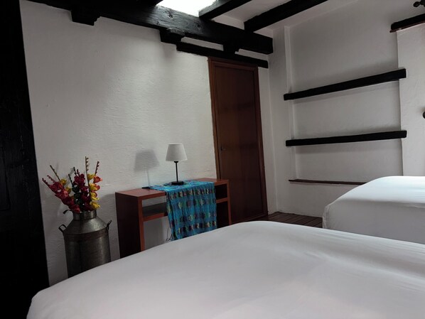 5 bedrooms, iron/ironing board, WiFi, bed sheets