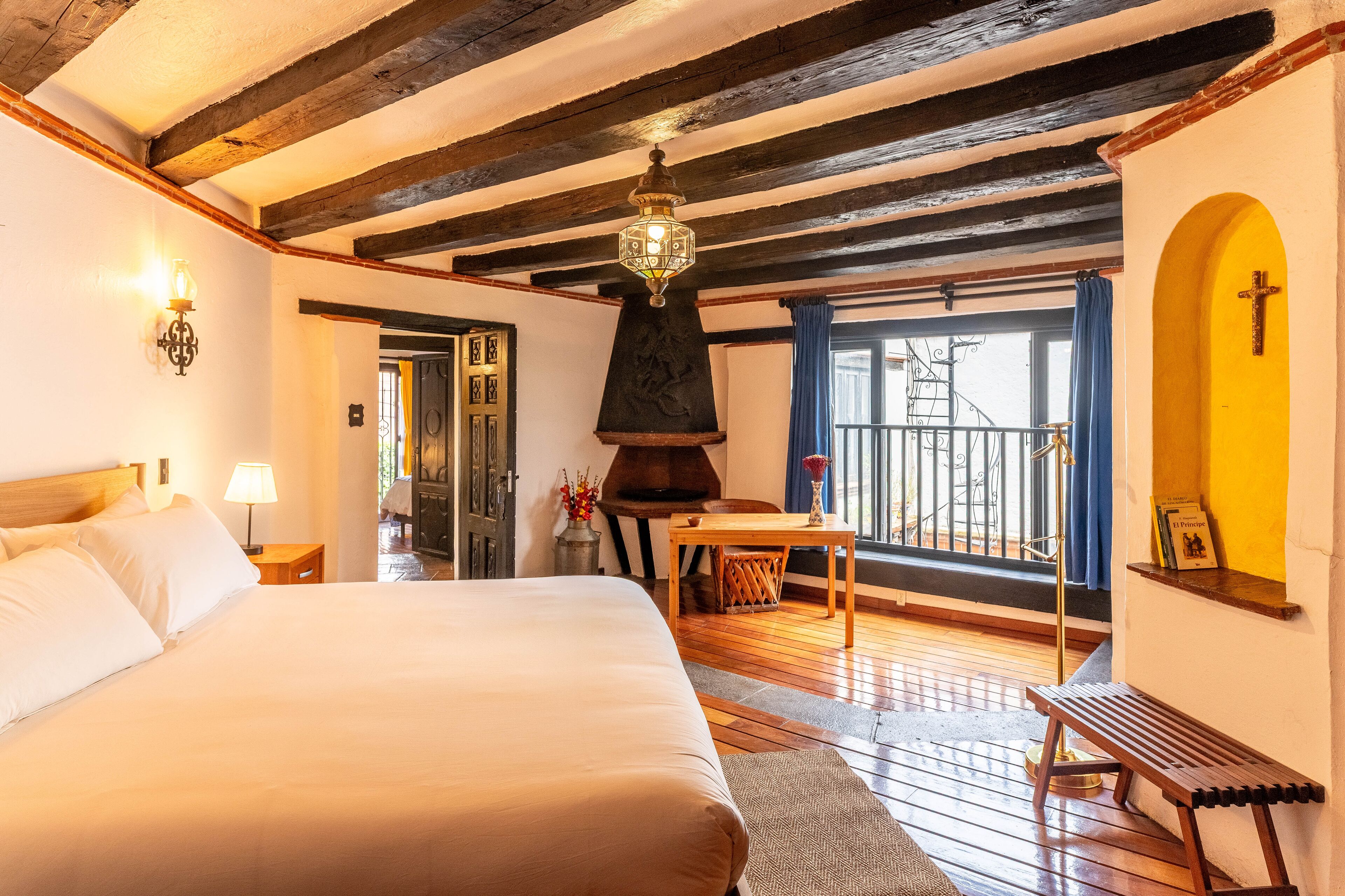 5 bedrooms, iron/ironing board, WiFi, bed sheets