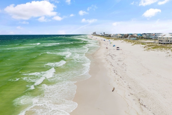 Aurinkotuoleja, rantapyyhkeitä