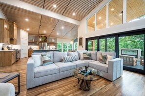 TV connectée, cheminée, jeux vidéo