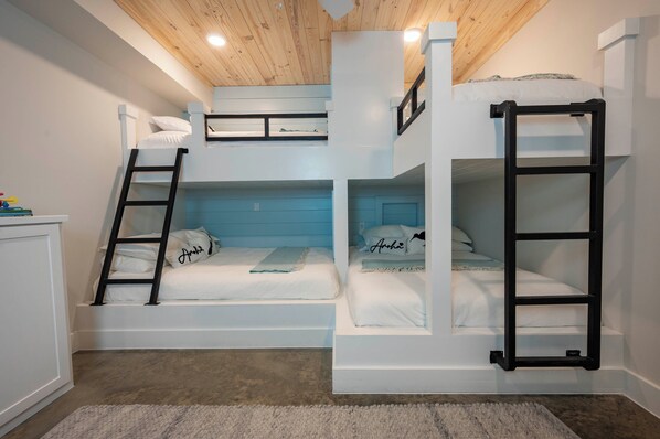 4 bedrooms, iron/ironing board, free WiFi, bed sheets
